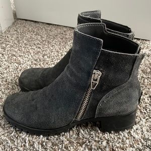 Dolce Vita hardly worn suede booties